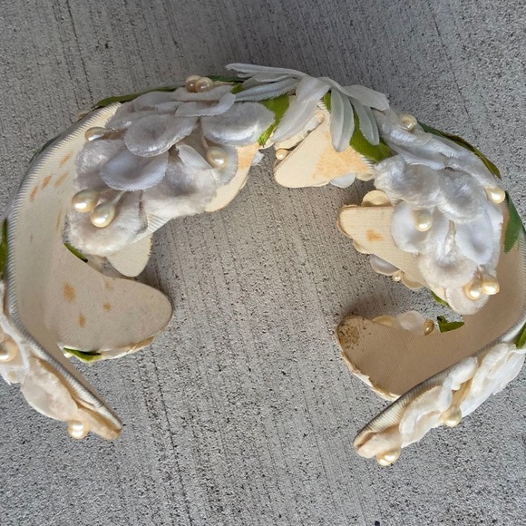Vintage 1950s Clover Lane Floral Headband – White Flowers & Faux Pearls main image 6